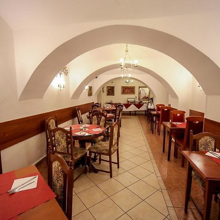 Hotel Donatello ปราก ภายนอก รูปภาพ
