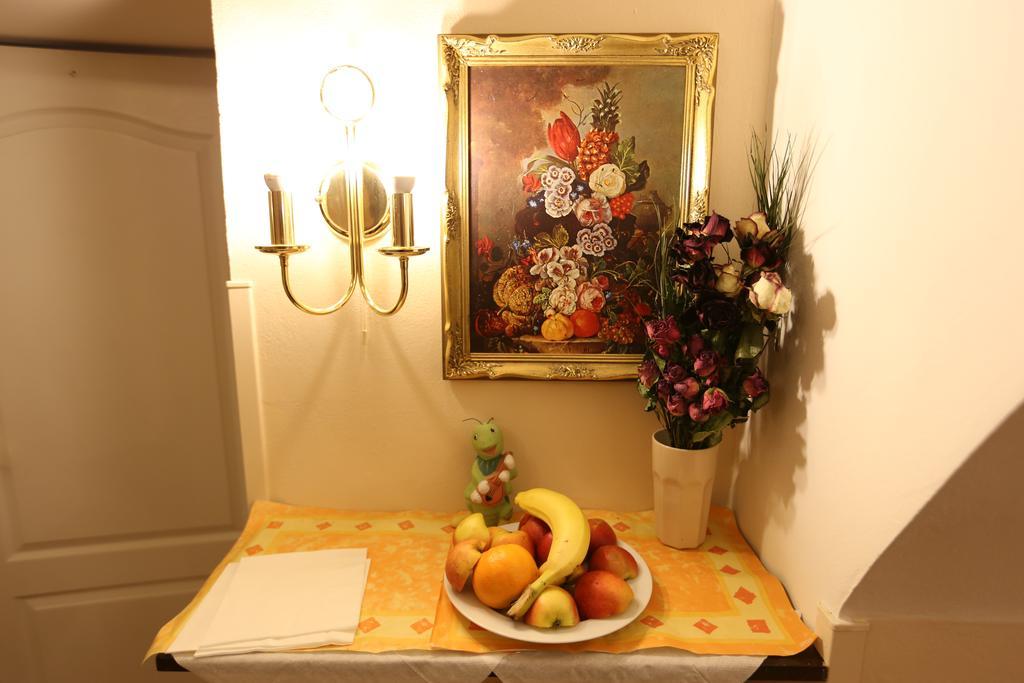 Hotel Donatello ปราก ภายนอก รูปภาพ