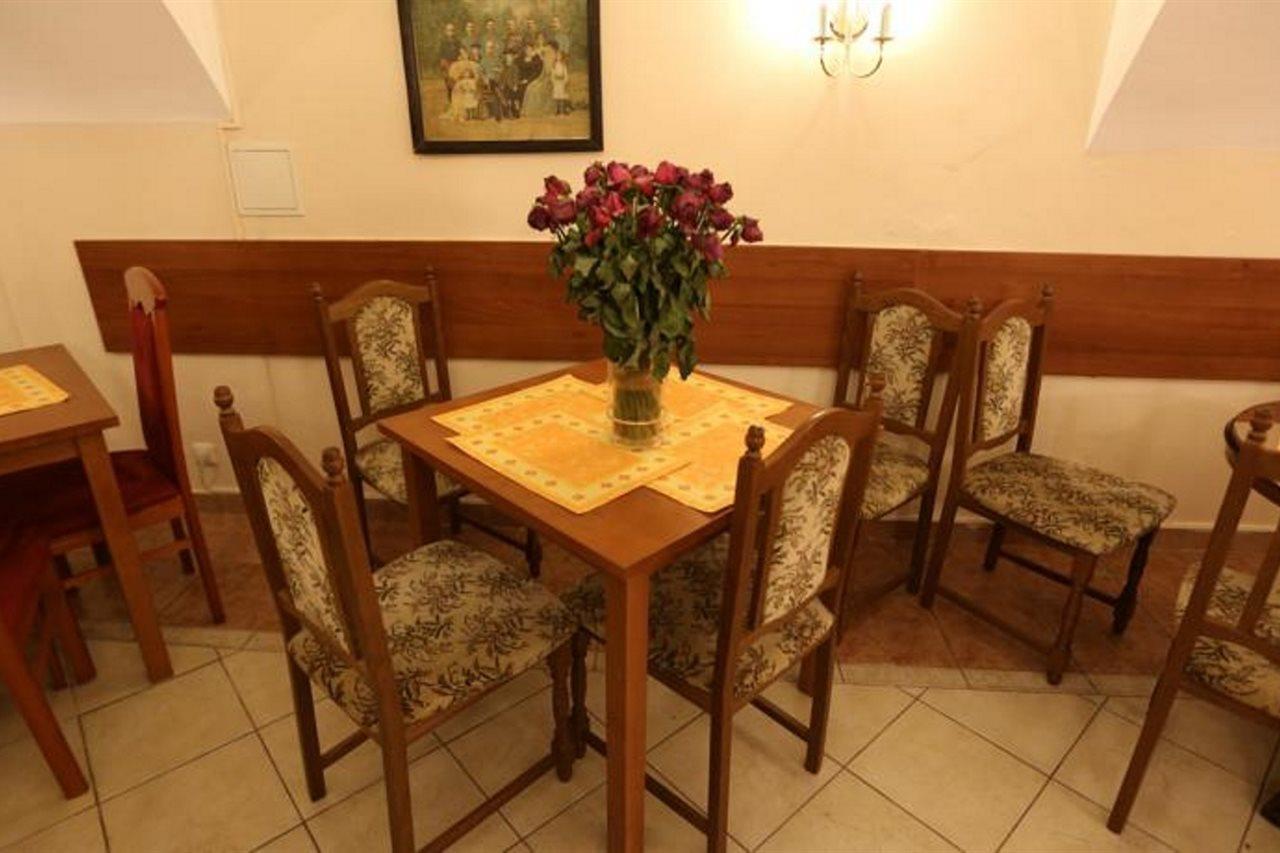 Hotel Donatello ปราก ภายนอก รูปภาพ