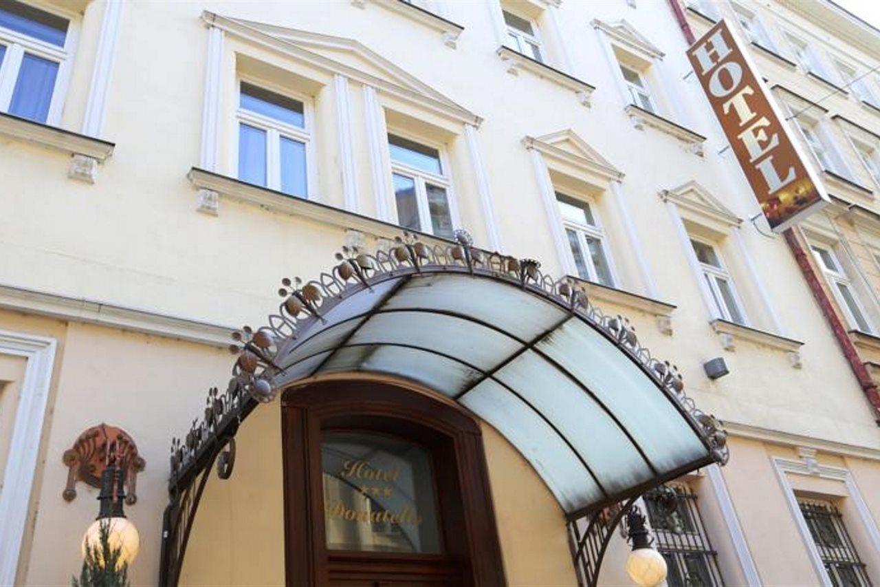 Hotel Donatello ปราก ภายนอก รูปภาพ