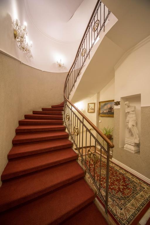 Hotel Donatello ปราก ภายนอก รูปภาพ
