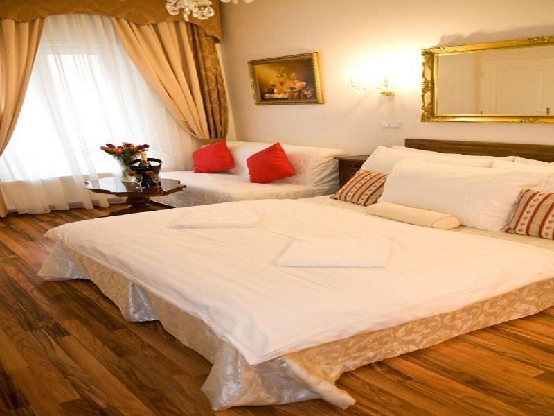 Hotel Donatello ปราก ภายนอก รูปภาพ