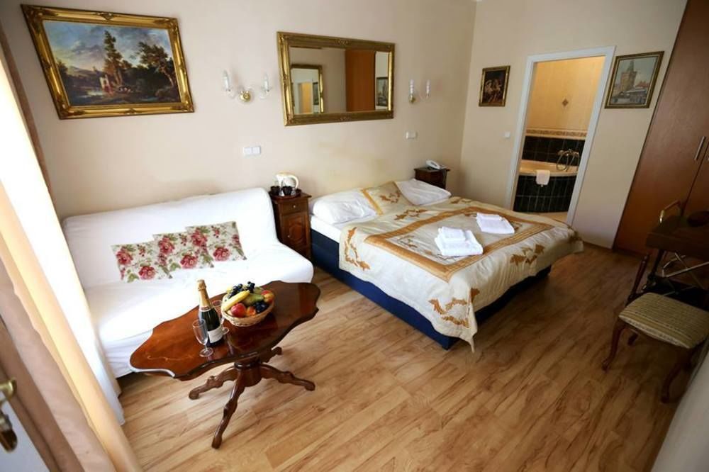 Hotel Donatello ปราก ภายนอก รูปภาพ