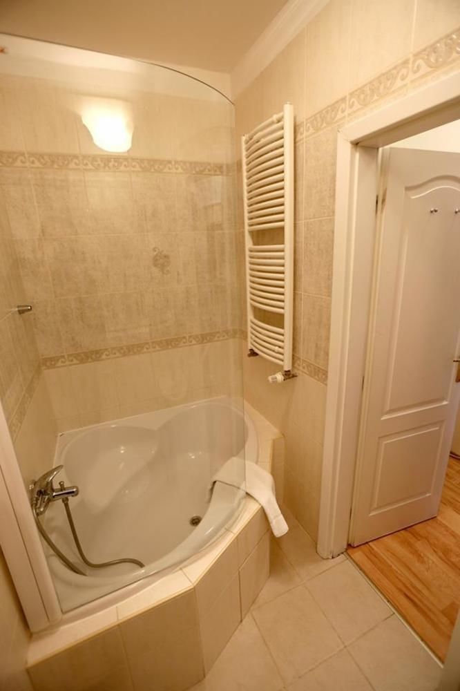 Hotel Donatello ปราก ภายนอก รูปภาพ