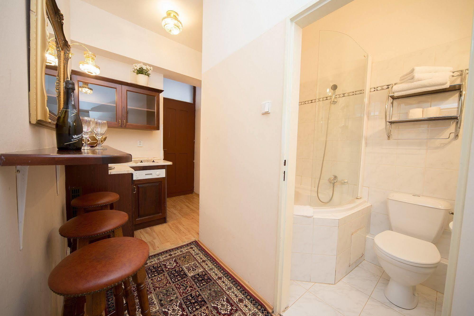 Hotel Donatello ปราก ภายนอก รูปภาพ