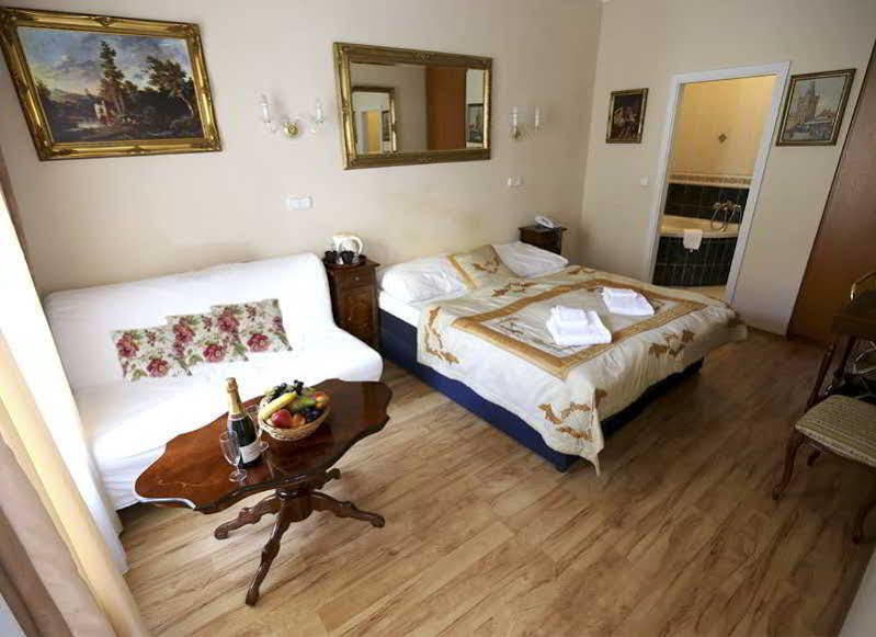 Hotel Donatello ปราก ภายนอก รูปภาพ