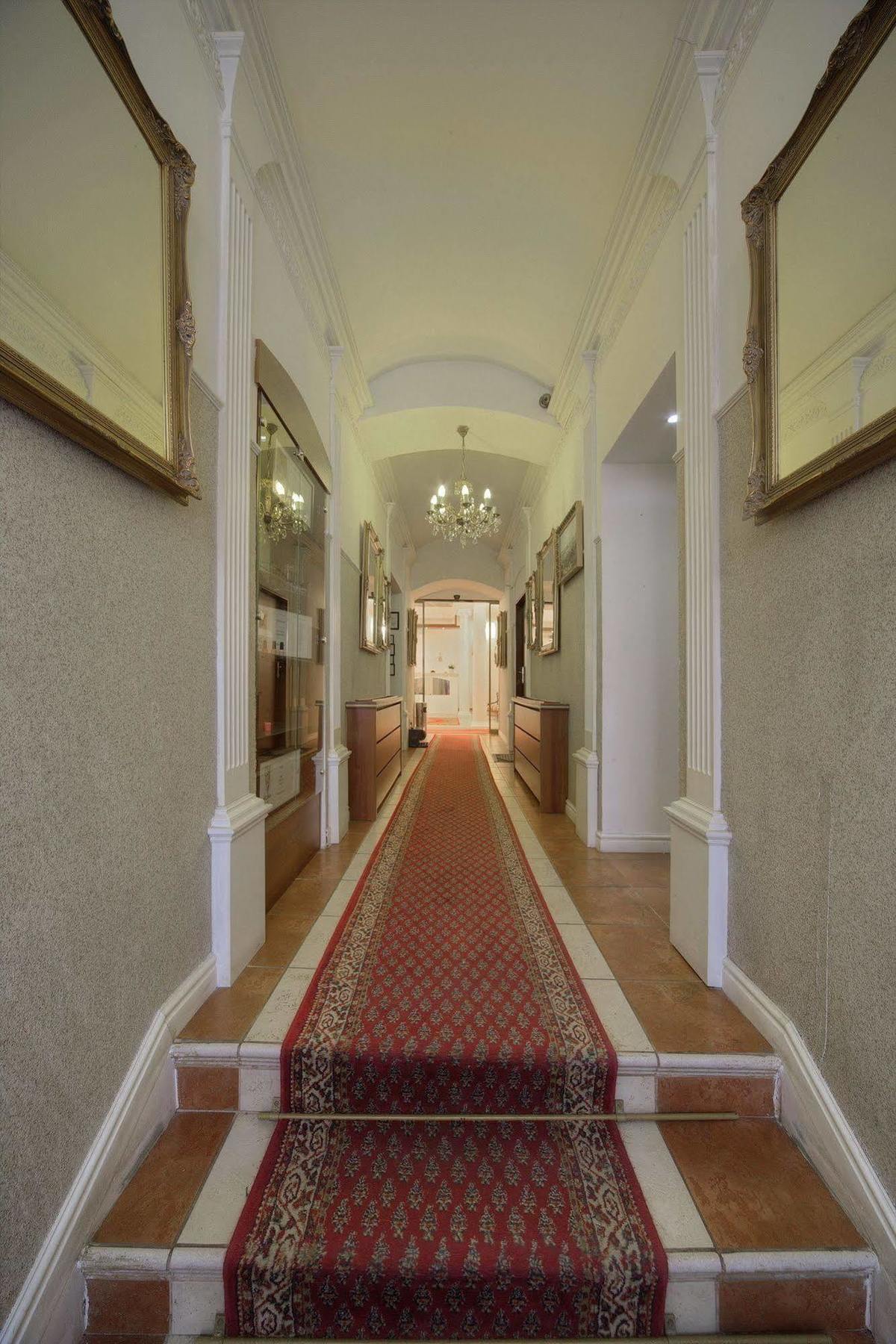 Hotel Donatello ปราก ภายนอก รูปภาพ