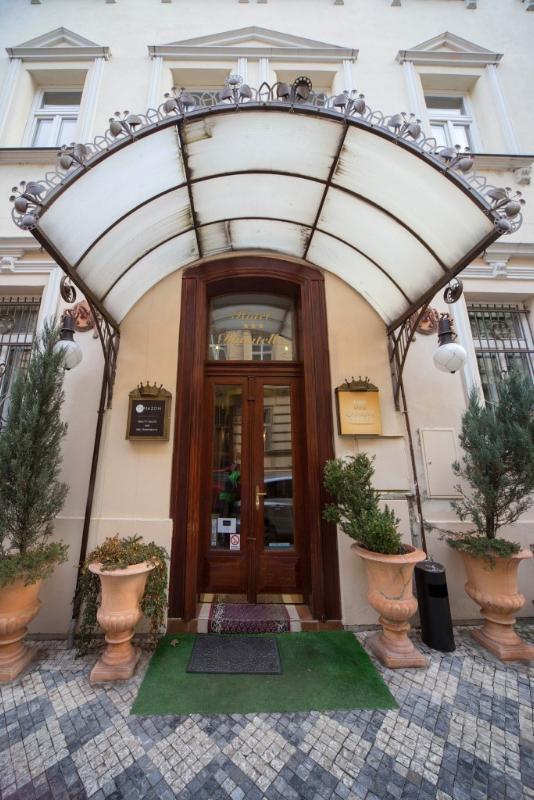 Hotel Donatello ปราก ภายนอก รูปภาพ