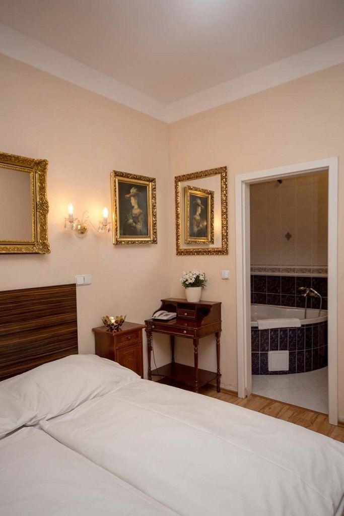 Hotel Donatello ปราก ภายนอก รูปภาพ